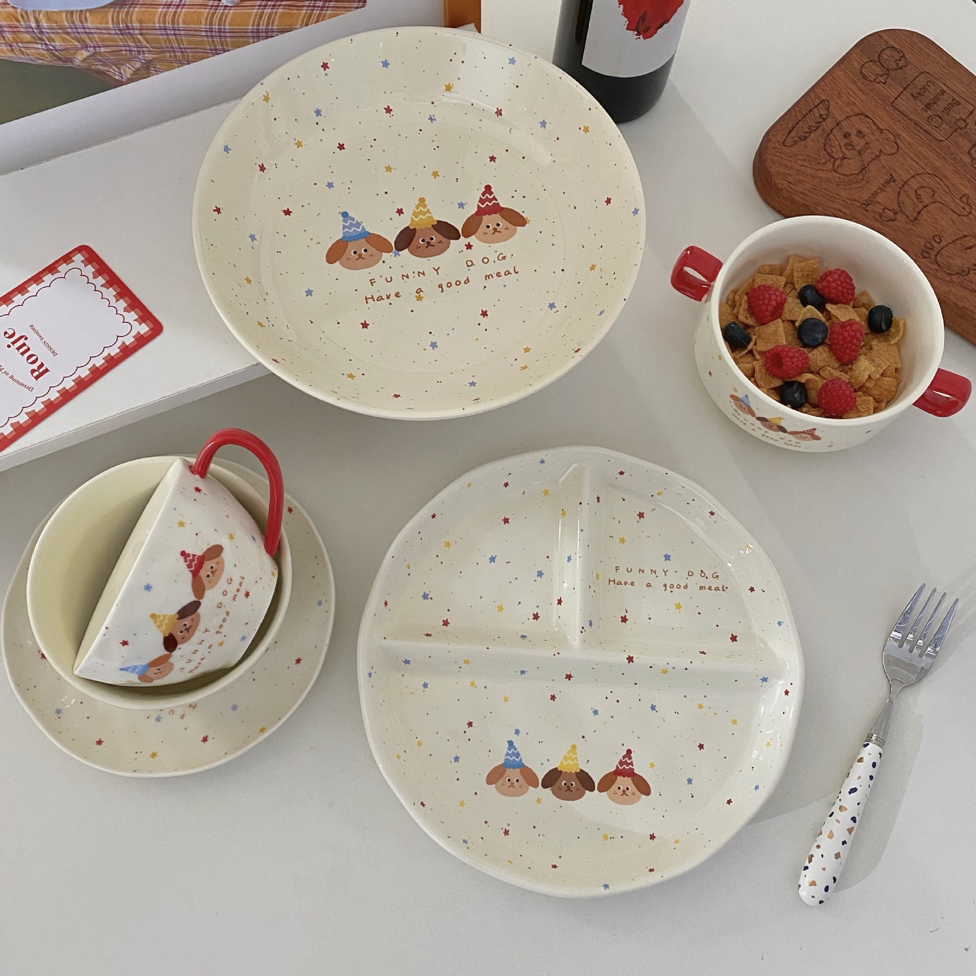 Ins-style Korean polka dot puppy plate, creative home vegetable plate, compartments, rice bowl, cute ceramic cups and plates full figure