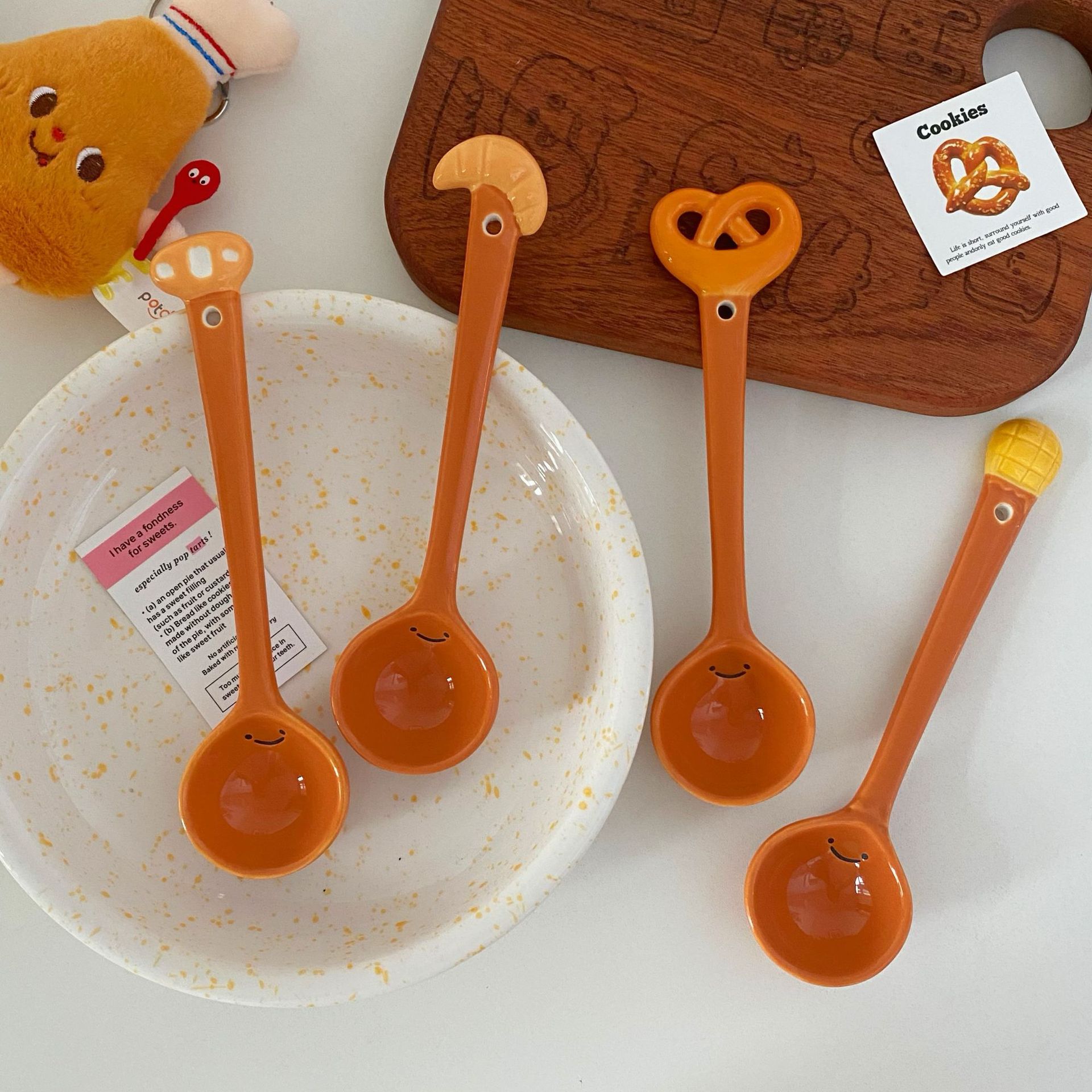 ins three-dimensional bread ceramic spoon, high appearance level, home cartoon cute spoon, small soup spoon, rice spoon full figure