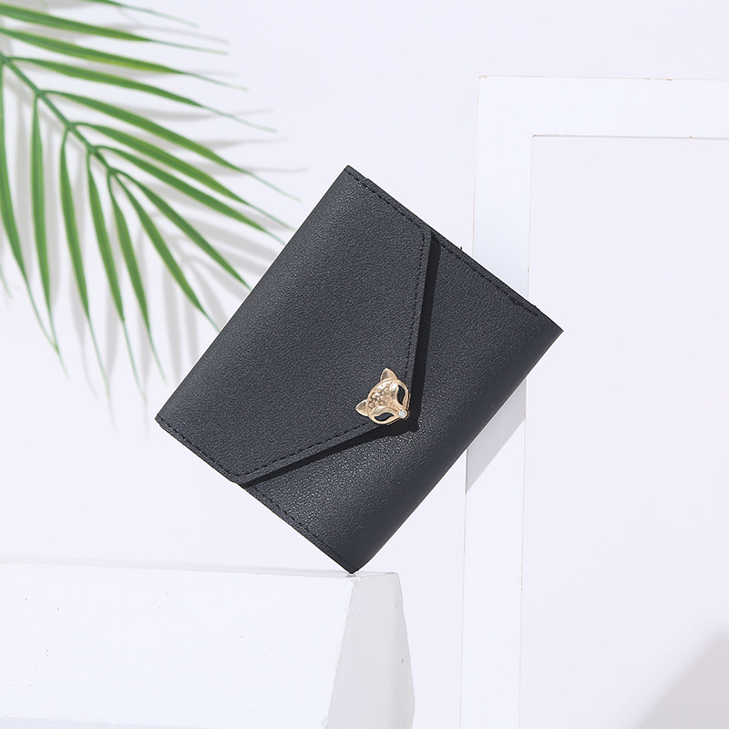 Wholesale of 2021 new style wallets for female junior high school students, short and fashionable Korean-style hand-held bags in solid colors and versatile wallets Application Scenario