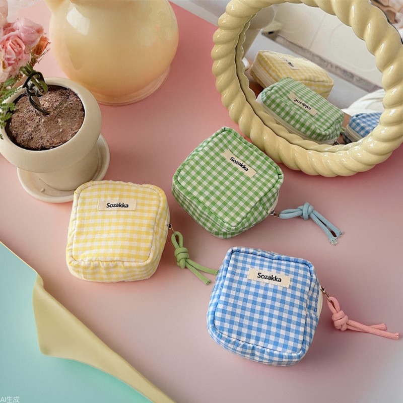 3922 Cute Sanitary Napkin Storage Bag, Portable Sanitary Napkins, Large Capacity Sanitary Napkin Bag, Student Small Bag full figure