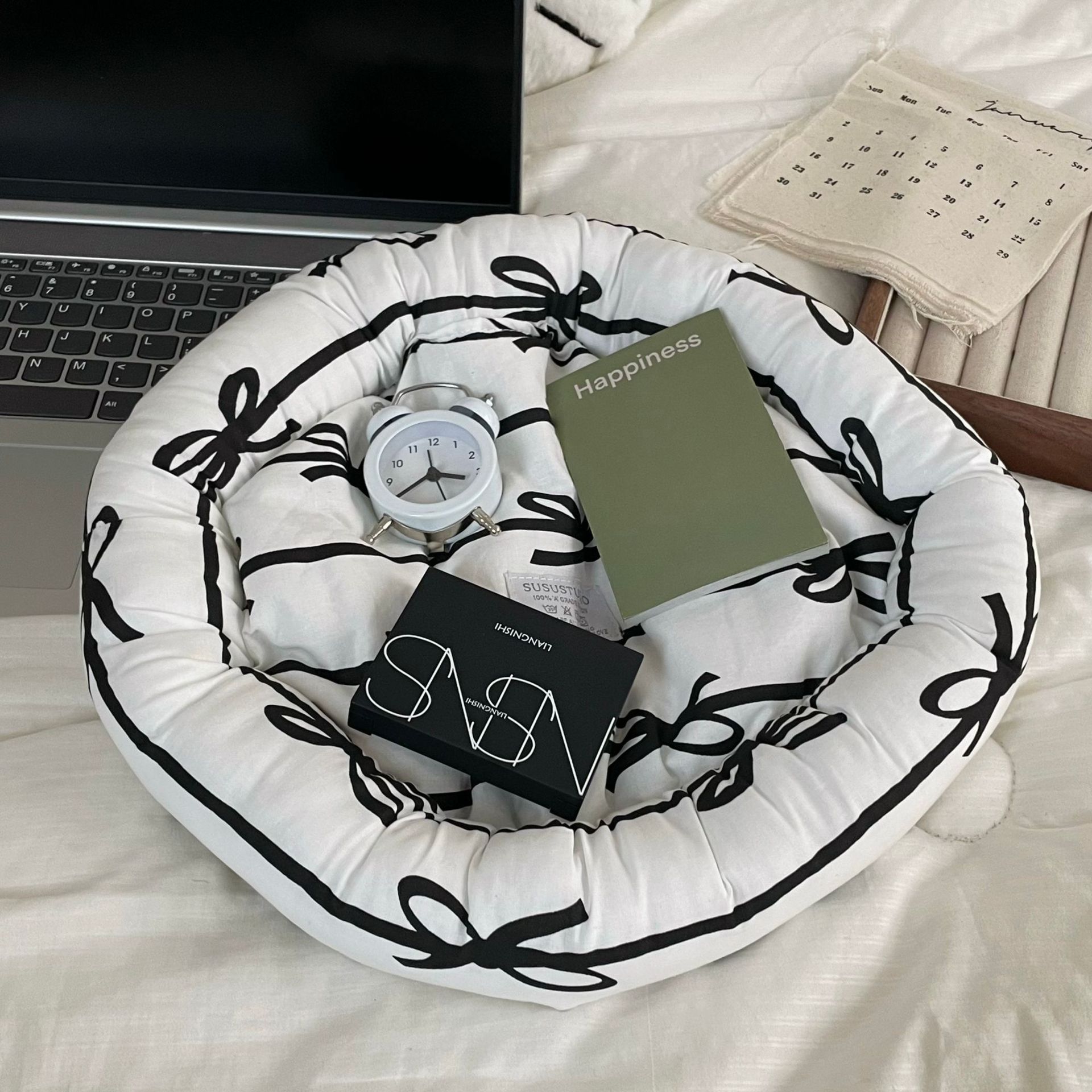 An ins desktop fabric storage plate, a Korean niche Instagram-style handcrafted bedroom jewelry, accessories, sundries and lipstick organization plate Specification drawing