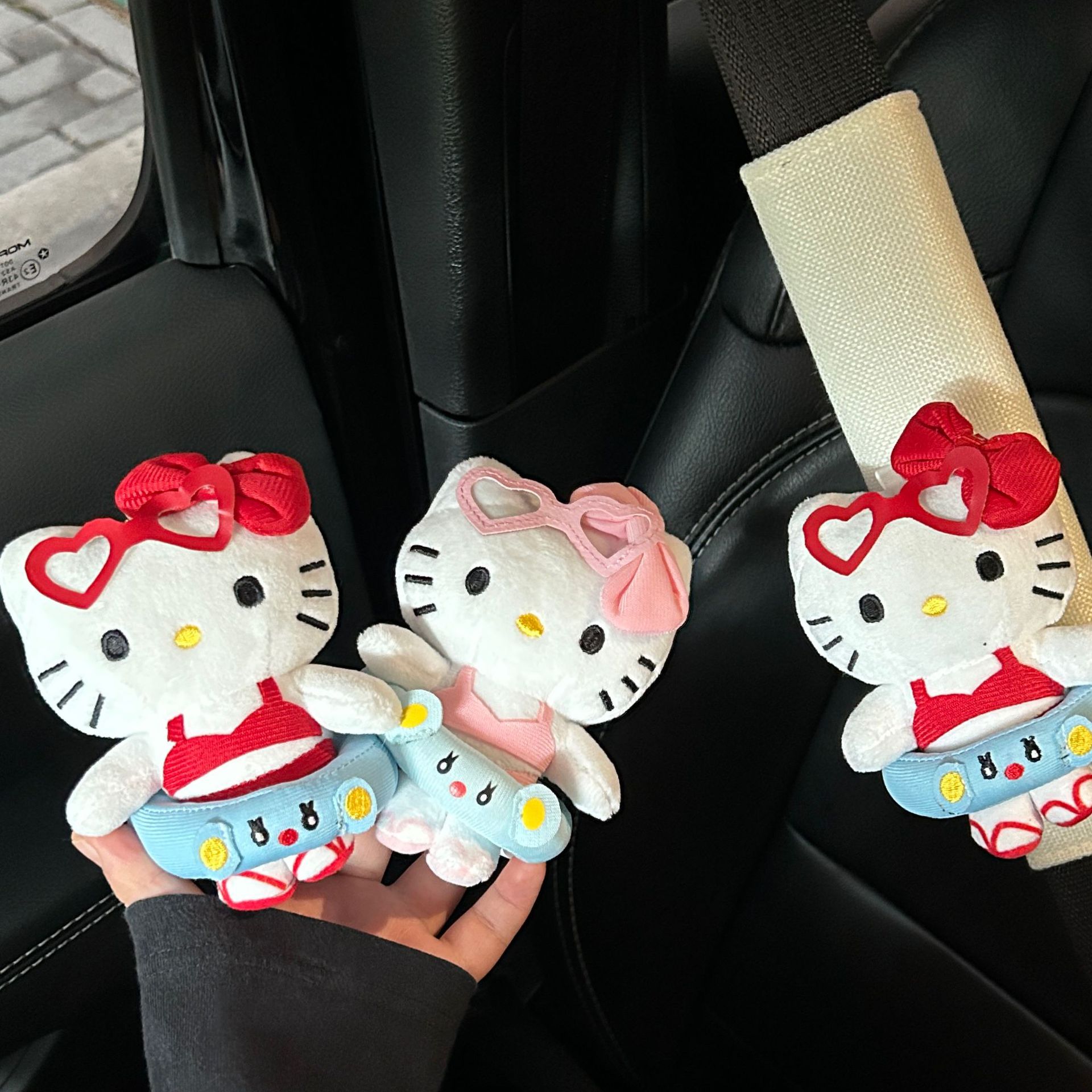 Cartoon swimming ring, cat, car seat belt, shoulder guard, high-end look, female car interior decoration, anti-strangling neck car cover details Picture