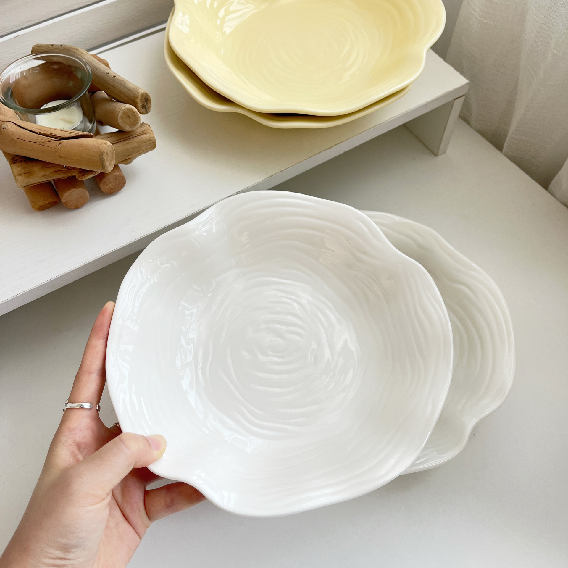 Nordic-style ruffled edge soup plates, hotel irregular ceramic tableware, high appearance level, fruit salad plates, Western pasta plates Specification drawing