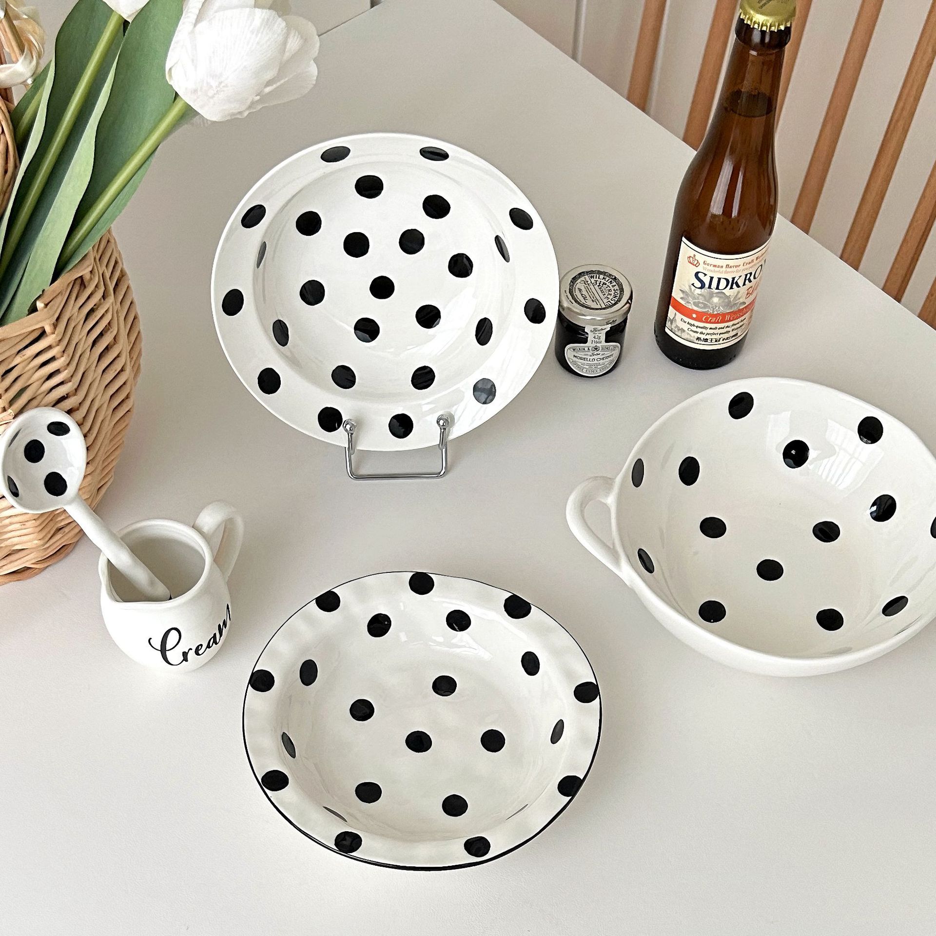 Creative ceramic tableware, cute black and white polka dot irregular double-eared bowls, household instant noodle bowls, salad bowls, personal use only details Picture