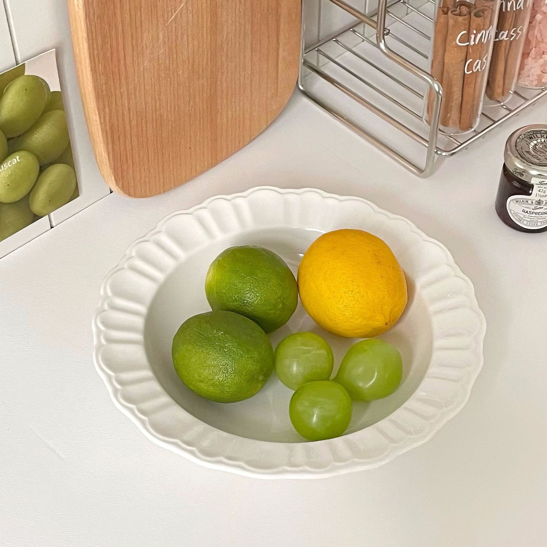 Cream-colored embossed petal ceramic plate, ins Japanese tableware, flat plate, deep plate, home dish, dessert and salad plate Item Picture