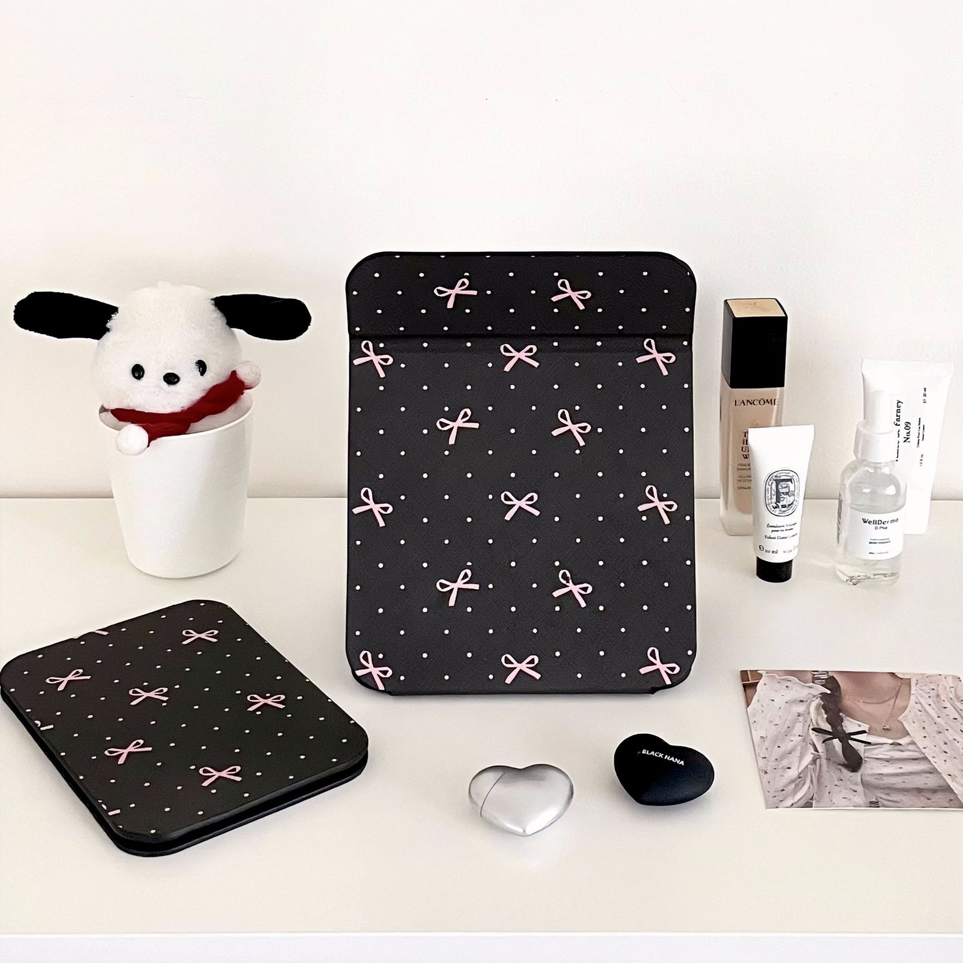 Pink bow, retro folding small mirror, portable student dormitory desktop dressing mirror details Picture