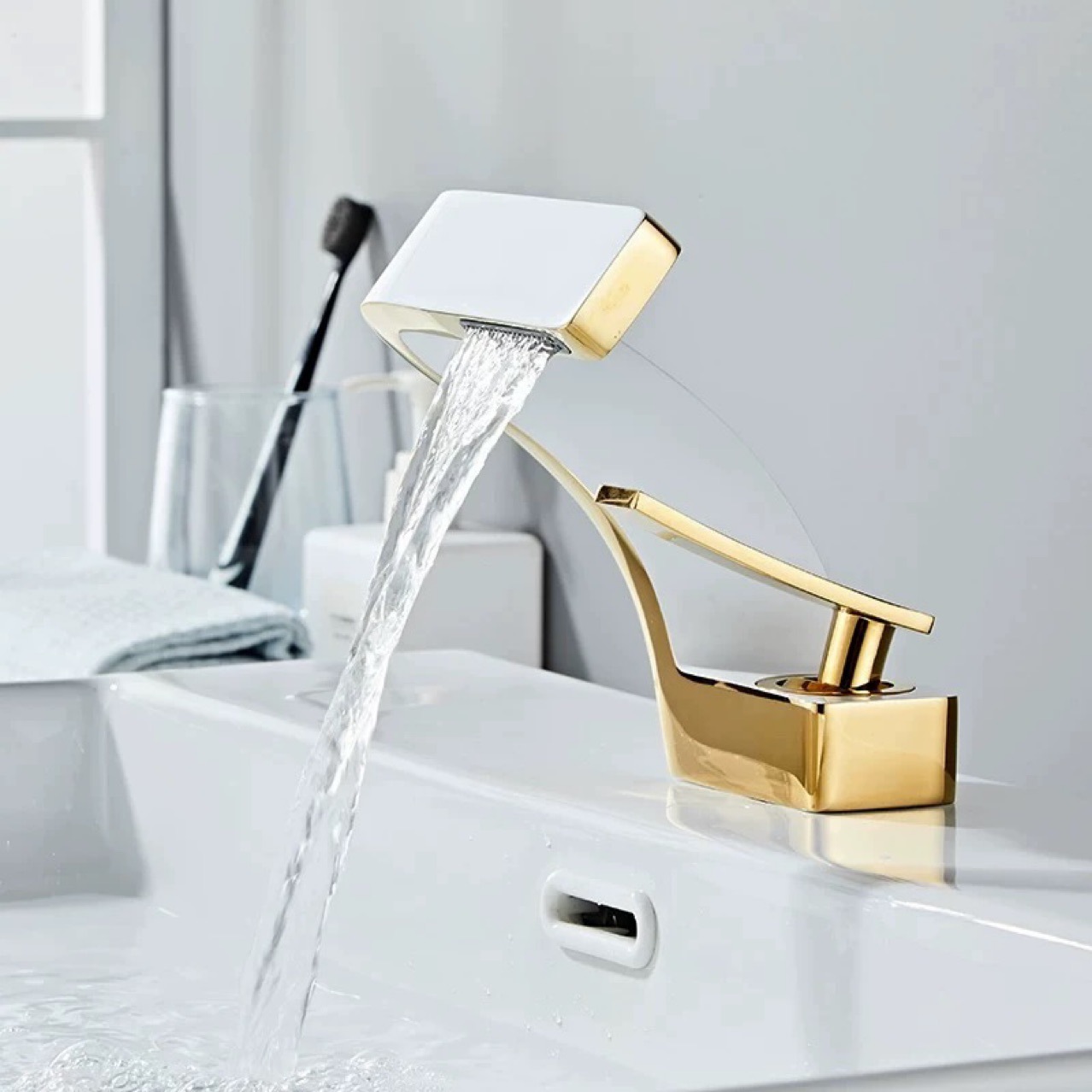 Waterfall-style faucet, cold and hot, all-copper, light luxury bathroom, toilet, hand washing basin, washbasin, single-hole brushed gold details Picture