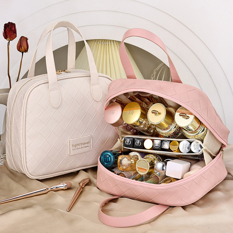 The new tagi cosmetic bag with a large-capacity woven checkered crescent hand enhances the appearance level. It can store travel cosmetics and toiletries Specification drawing