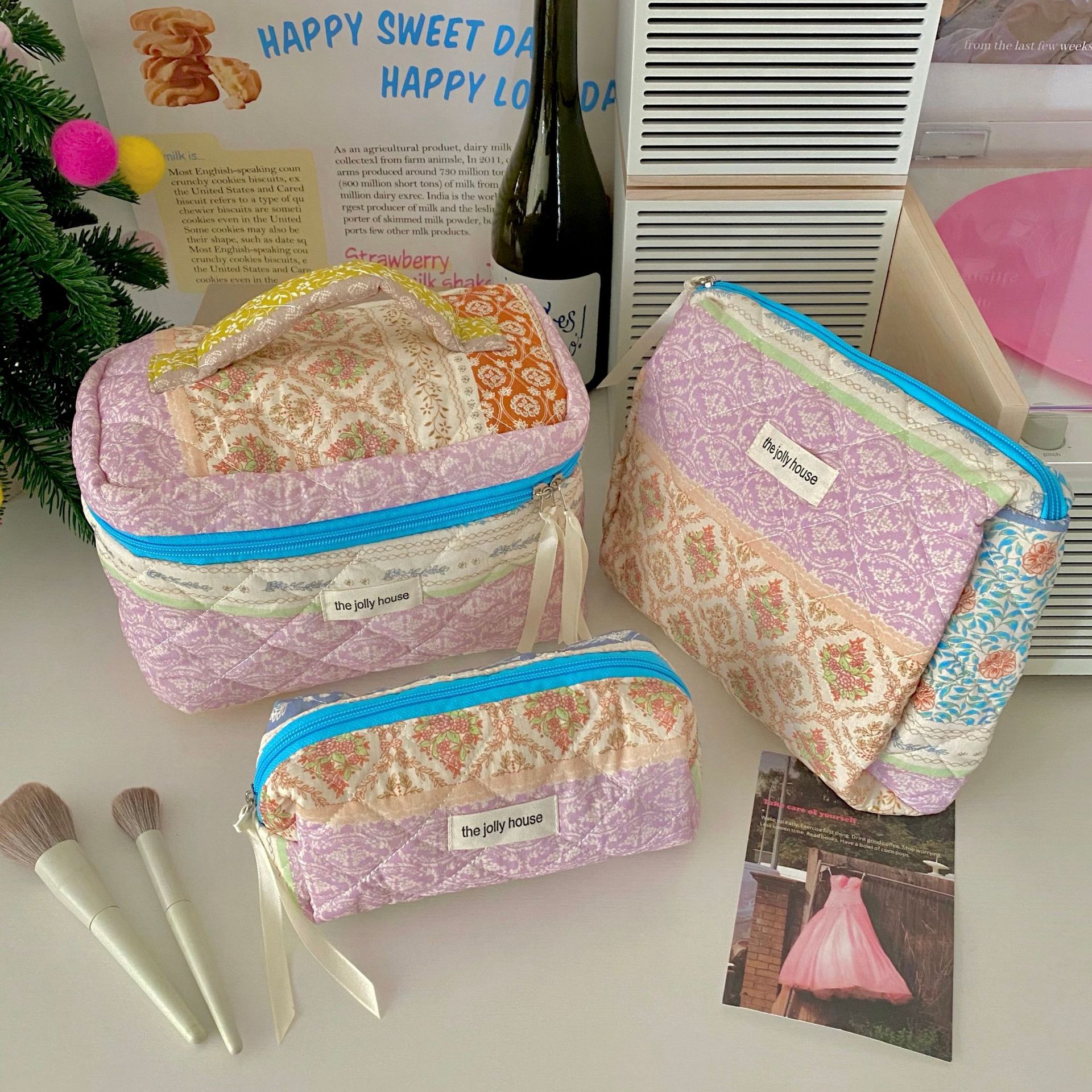 Ethnic style makeup bag for women, large-capacity portable for going out, skin care product storage bag, carry-on handbag, hand-held makeup bag full figure