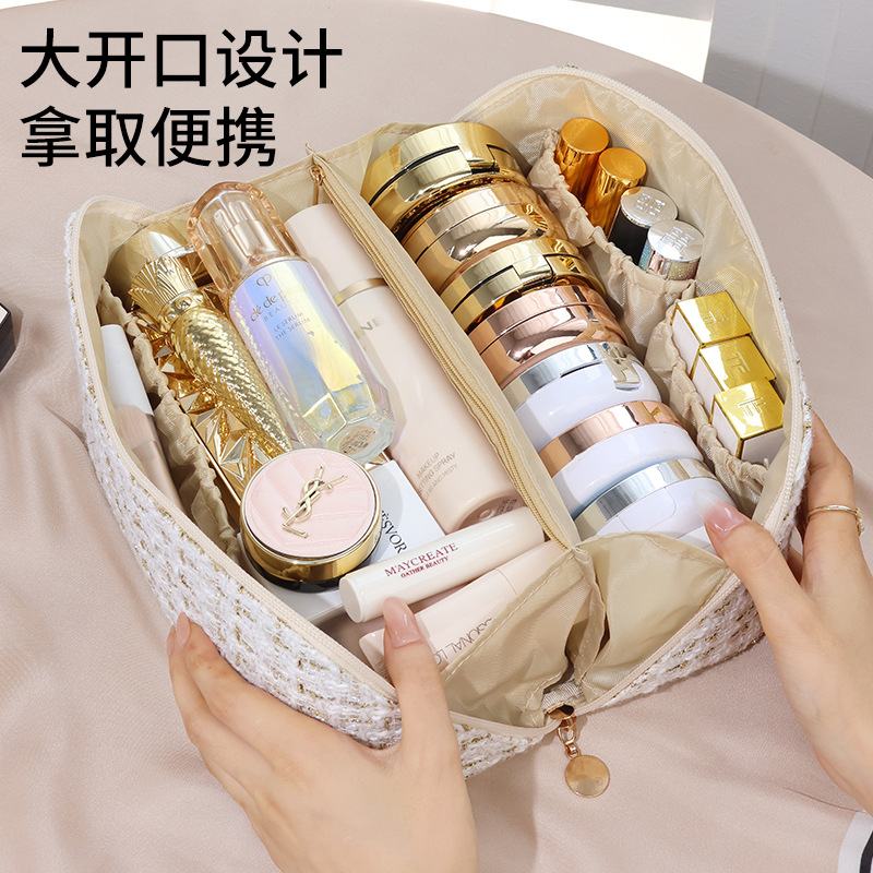 Hand-held pillow makeup bag, ins high-end style, gold grid pillow bag, travel toiletries bag, large-capacity storage women's bag Specification drawing
