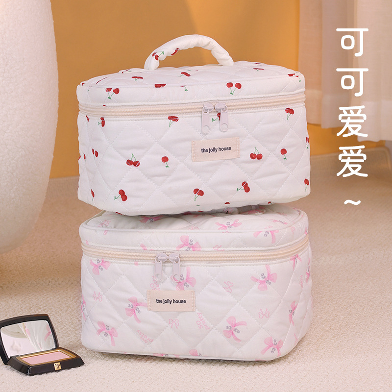 Soft and cute quilted cotton fabric, adorable bow makeup bag, Ins-style niche design, portable travel makeup storage bag details Picture