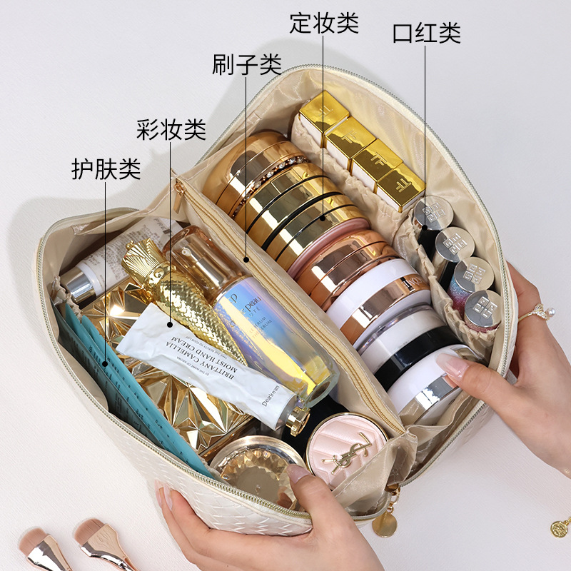 A large-capacity, high-appearancy-level portable InS-style travel cosmetics and toiletries storage bag Application Scenario