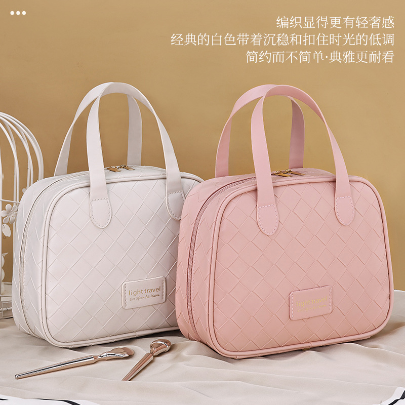 High-end storage bag, new large-capacity woven grid cosmetics, makeup brushes, zoned storage, hand-held tagi wholesale Application Scenario