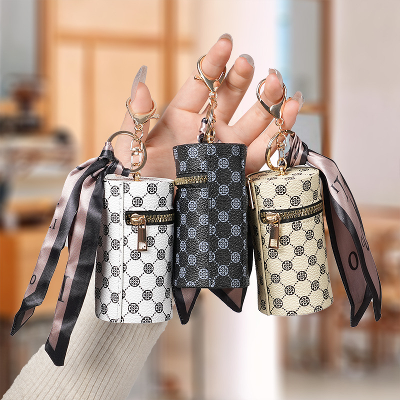 High-end coin purse pendants, earphone cases, lipstick mini keychain bags, retro bucket-mouth red envelopes, and simple pendants are now available full figure