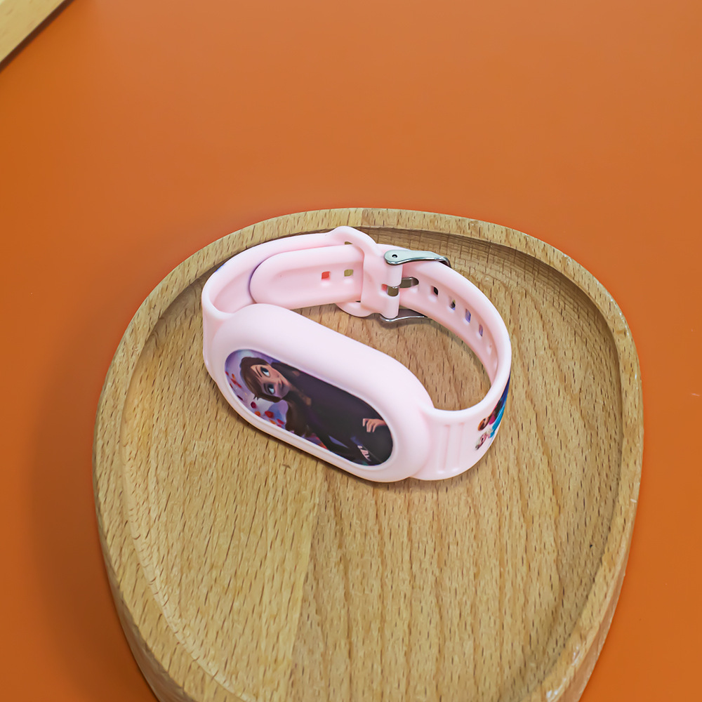 This is a waterproof silicone wristband with a printed cartoon and cute positioning for the Samsung Galaxy SmartTag2 anti-loss device Specification drawing