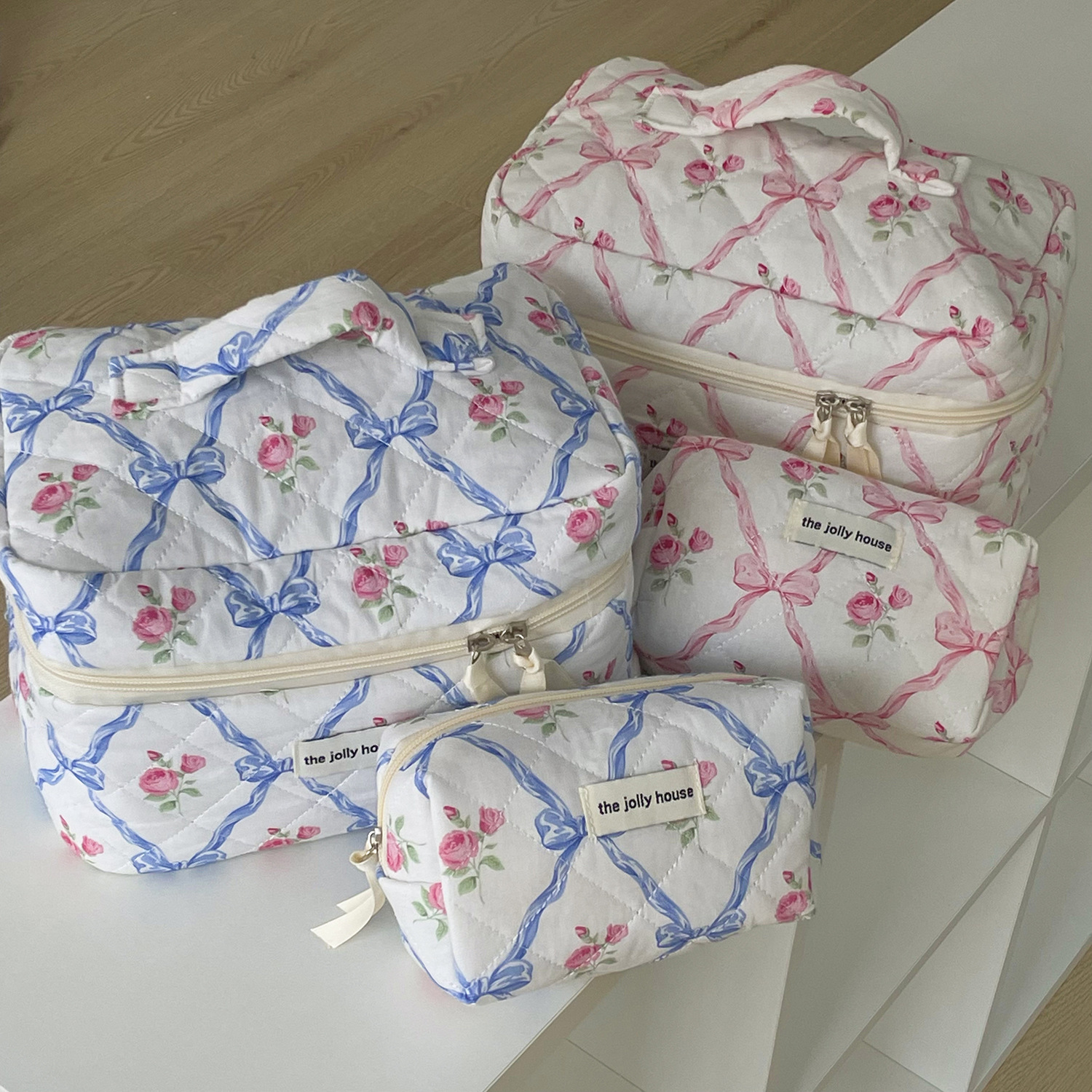 Bow flower storage bag, court-style retro soft and fluffy toiletries bag, quilted soft and shockproof, cute octagonal bag full figure