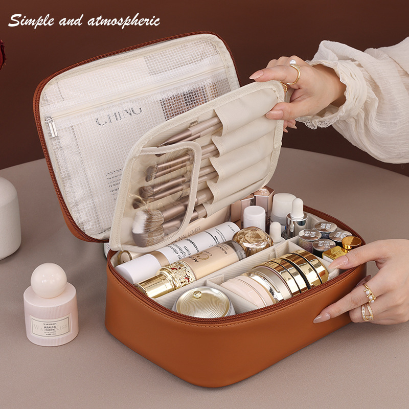 The 2024 new portable women's makeup bag features a niche design, a large capacity, a high-end feel, and a waterproof travel toiletry bag details Picture