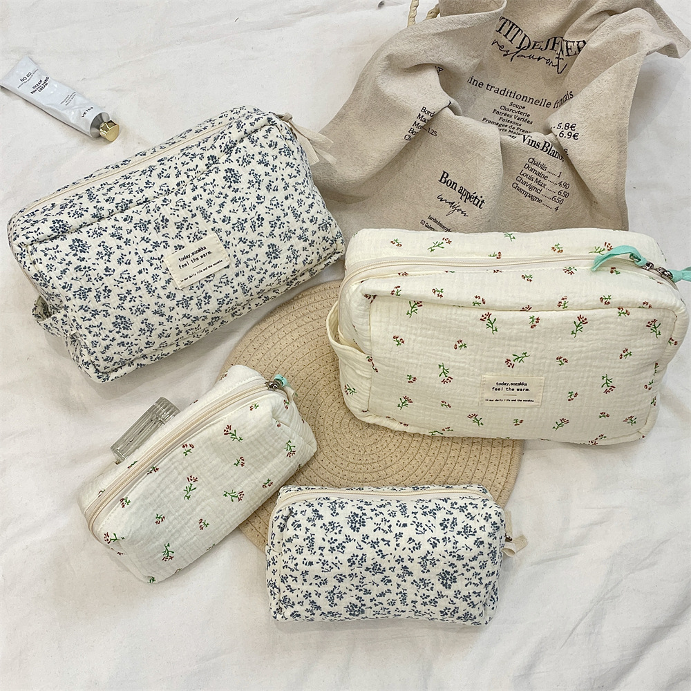 53174 Blue crabapple flower cosmetic bag, large-capacity storage bag, portable travel bag, handbag, toiletry bag full figure