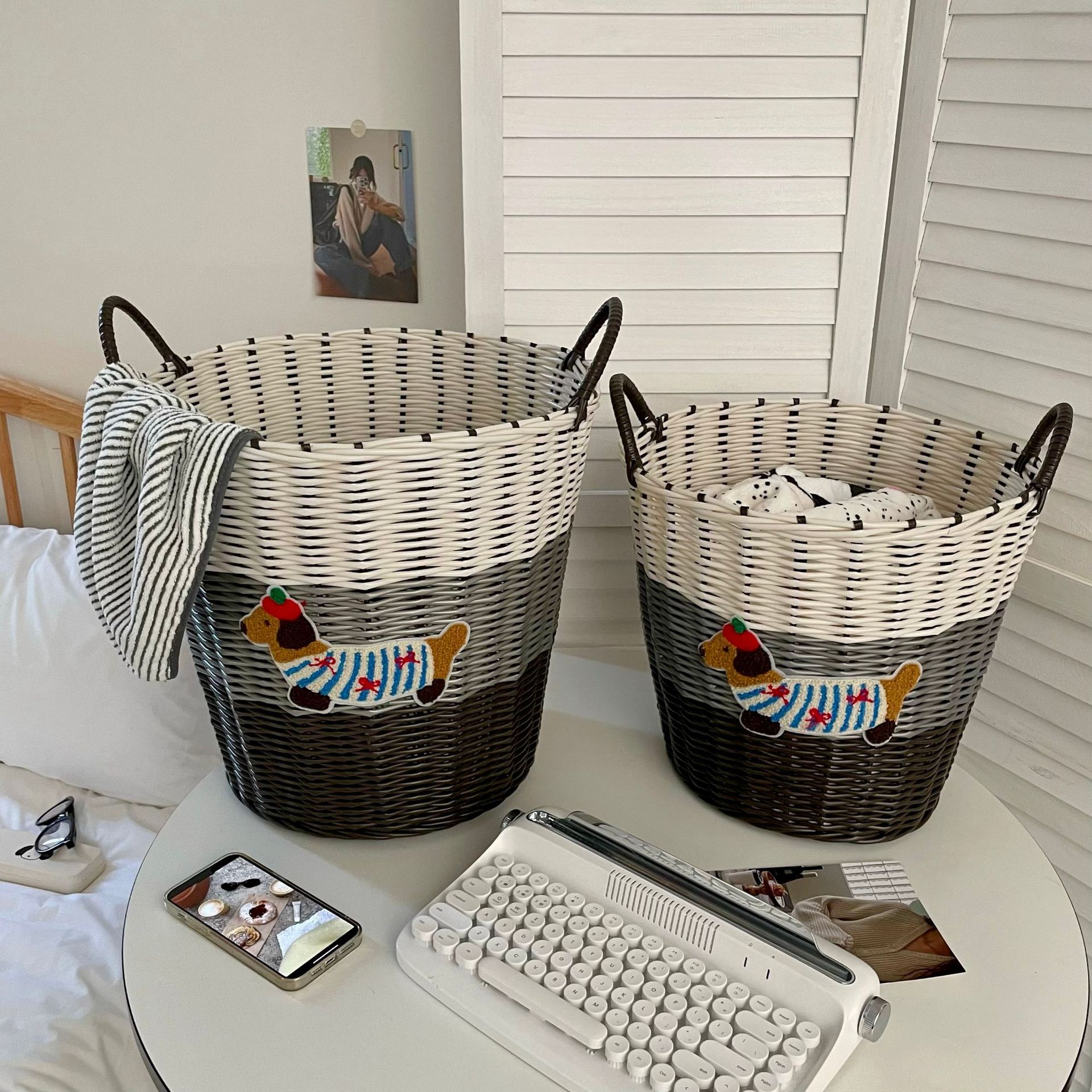 High appearance level dirty clothes basket, large-capacity household dirty clothes basket, household bathroom laundry basket, bedroom balcony storage items Application Scenario
