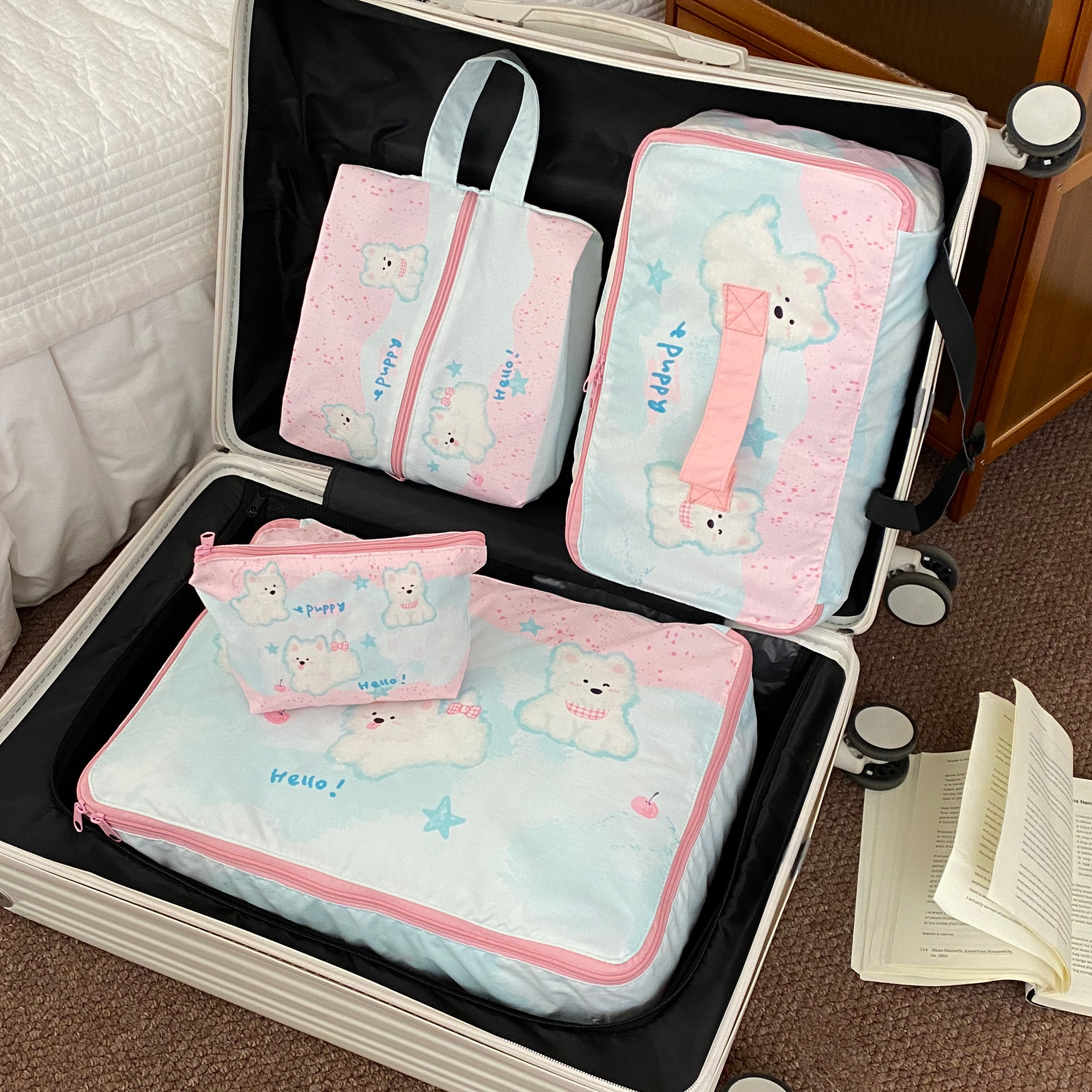 Cute puppy storage bag Travel four-piece set, large-capacity travel clothing sorting bag, portable organization and storage bag full figure