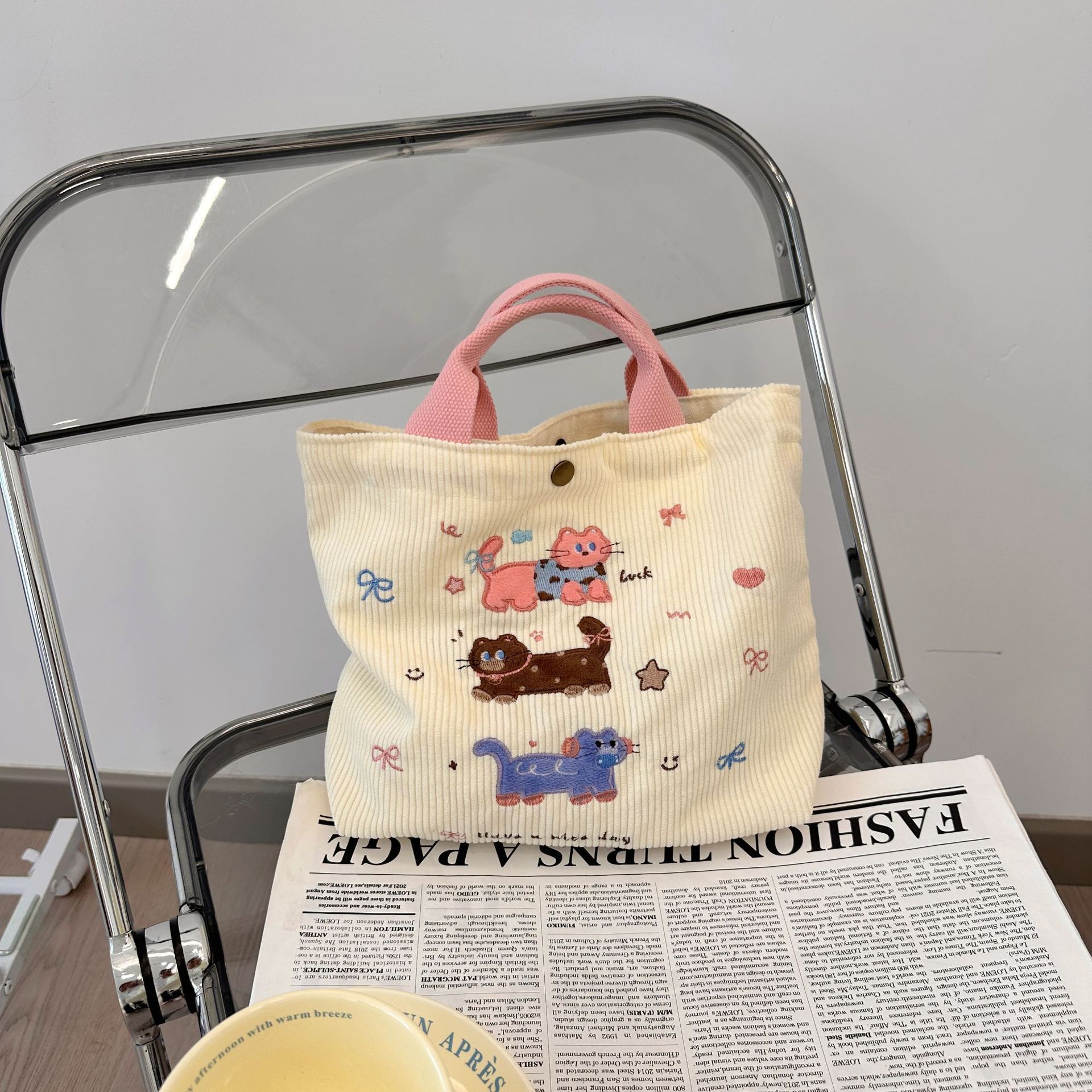 New 49241 fluffy cartoon hand-held commuter lunch bag, cute lunch box bag, corduroy embroidered hand-held bag Item Picture