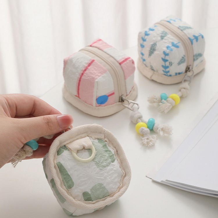Mini and cute earphone case, Apple earphone storage bag, portable flip cover soft shell Bluetooth earphone case Application Scenario