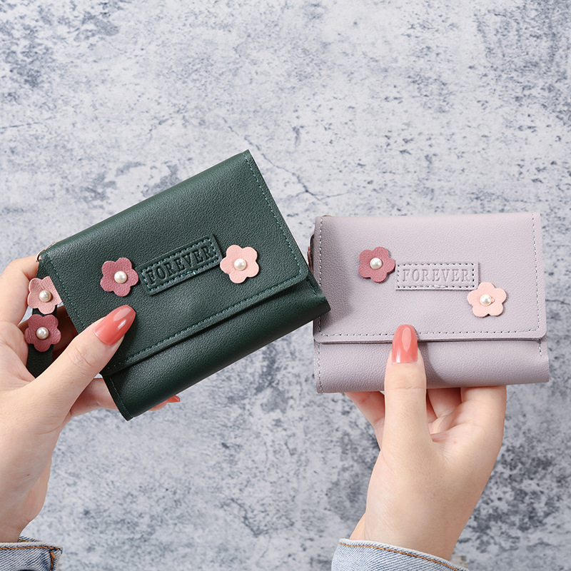 Factory direct sales 2022 Korean version new women's wallet, short, creative and fashionable wallet, student buckle coin purse Application Scenario