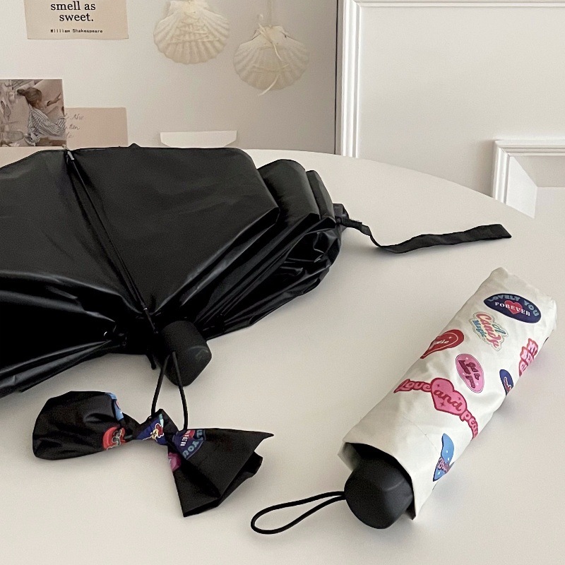 Korean version of ins retro heart-shaped umbrella, sun umbrella, all-weather black rubber sun protection umbrella, portable folding umbrella, sunshade umbrella Application Scenario