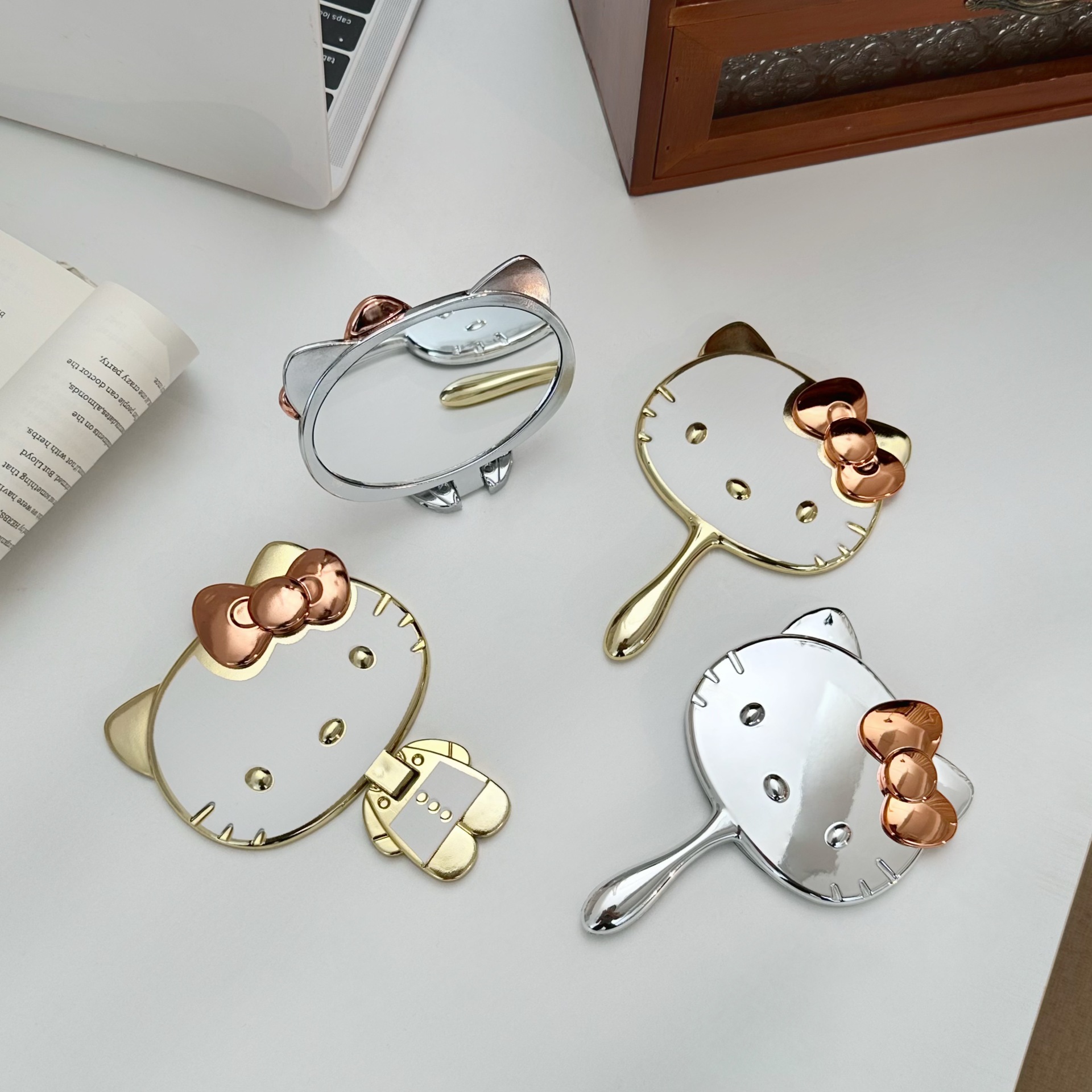 Three-dimensional folding handheld portable mirror, cartoon cat makeup mirror, portable touch-up mirror, mini mirror for student dormitories full figure