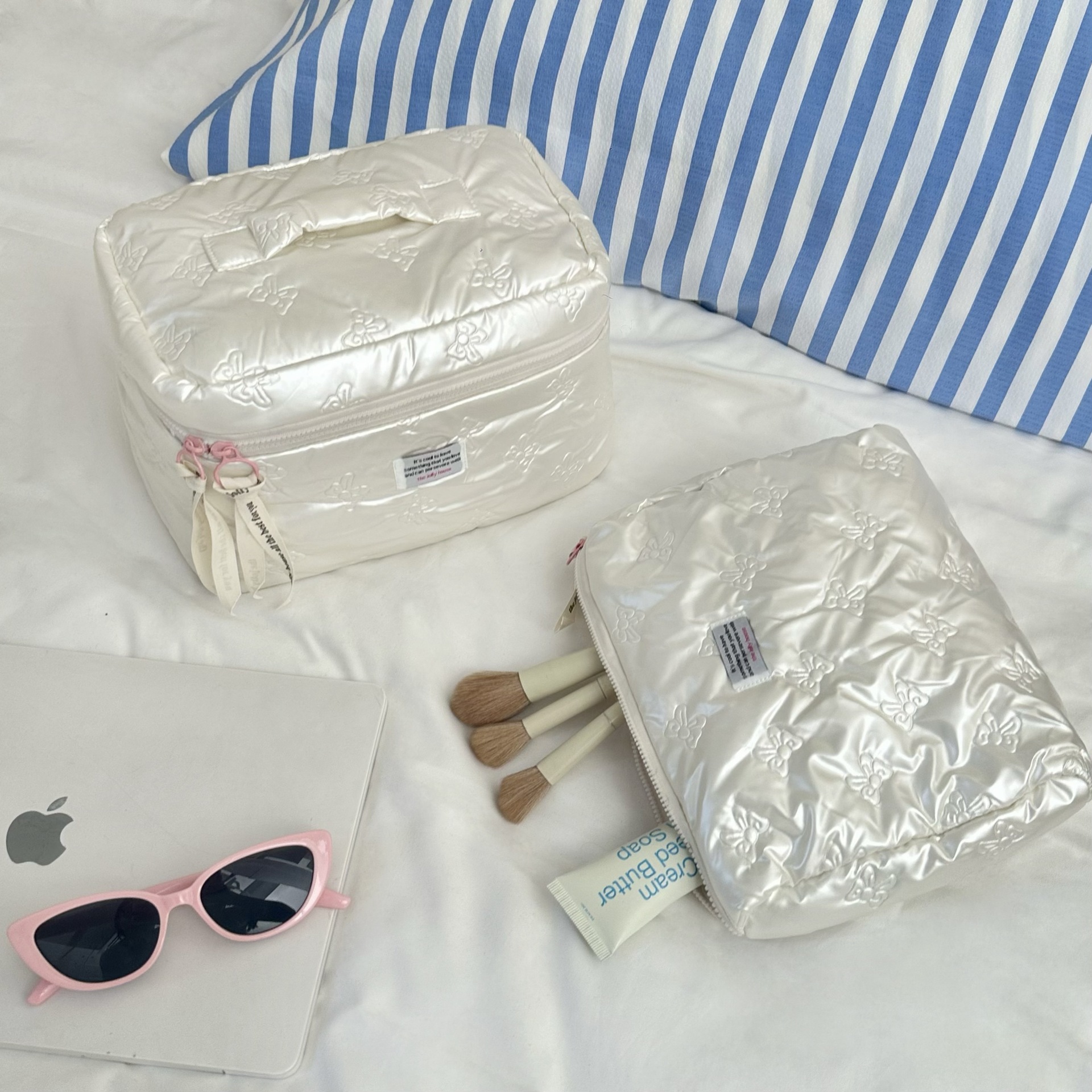 pu bow girl storage bag, ins style, large-capacity travel cosmetics and toiletries bag, hand-held makeup bag details Picture