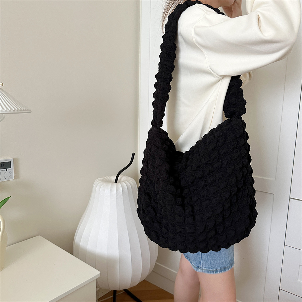 39133 Bubble pleated Commuter Bag, large capacity crossbody bag for Women, 2023 New style canvas Bag for college students' classes details Picture