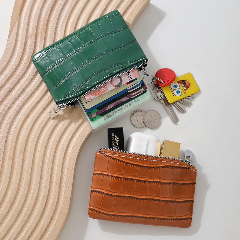 The new crocodile-patterned organ card case features a large capacity and multiple card slots for storing certificates, a card holder for driver's licenses, and a fashionable card holder Specification drawing