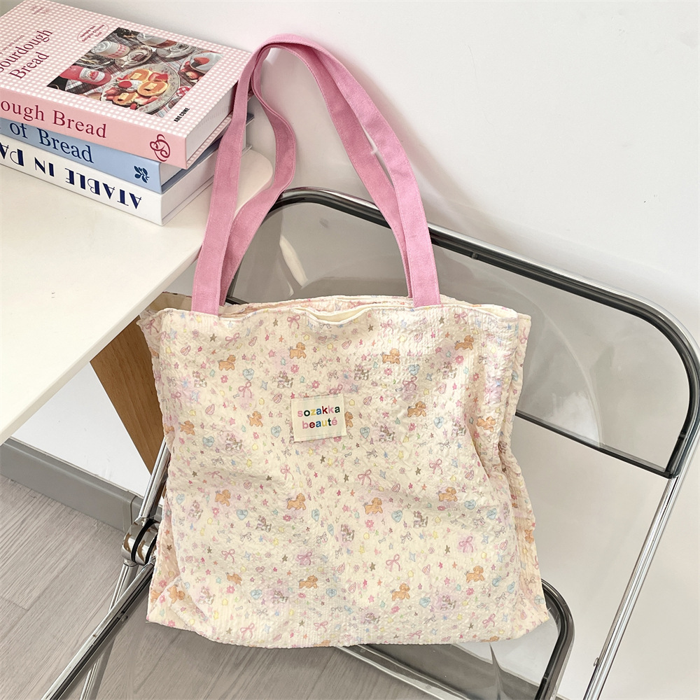 5443 [Copyrighted Edition] Contrasting color single-shoulder canvas bag, Large capacity Work commuting bag, summer hand-carry for student girls Application Scenario