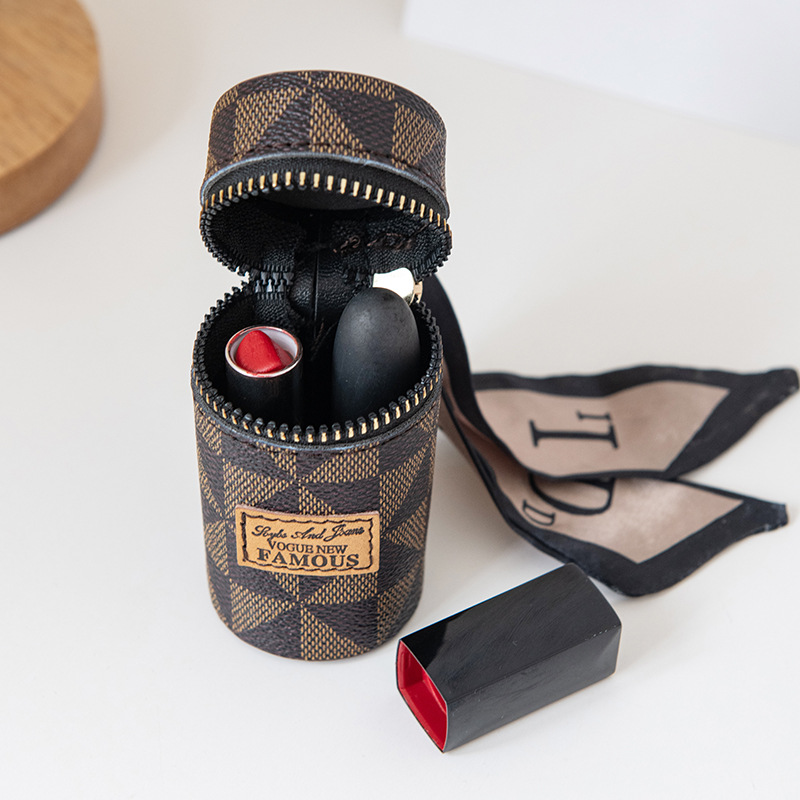 2024 New cute bucket-shaped, fashionable and simple red envelope, small hand-held key pendant, silk scarf small bag for women Application Scenario