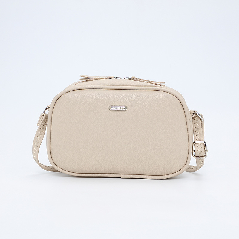 A new, high-quality, light luxury and niche women's handbag for commuting, featuring a large capacity crossbody bag for women Item Picture