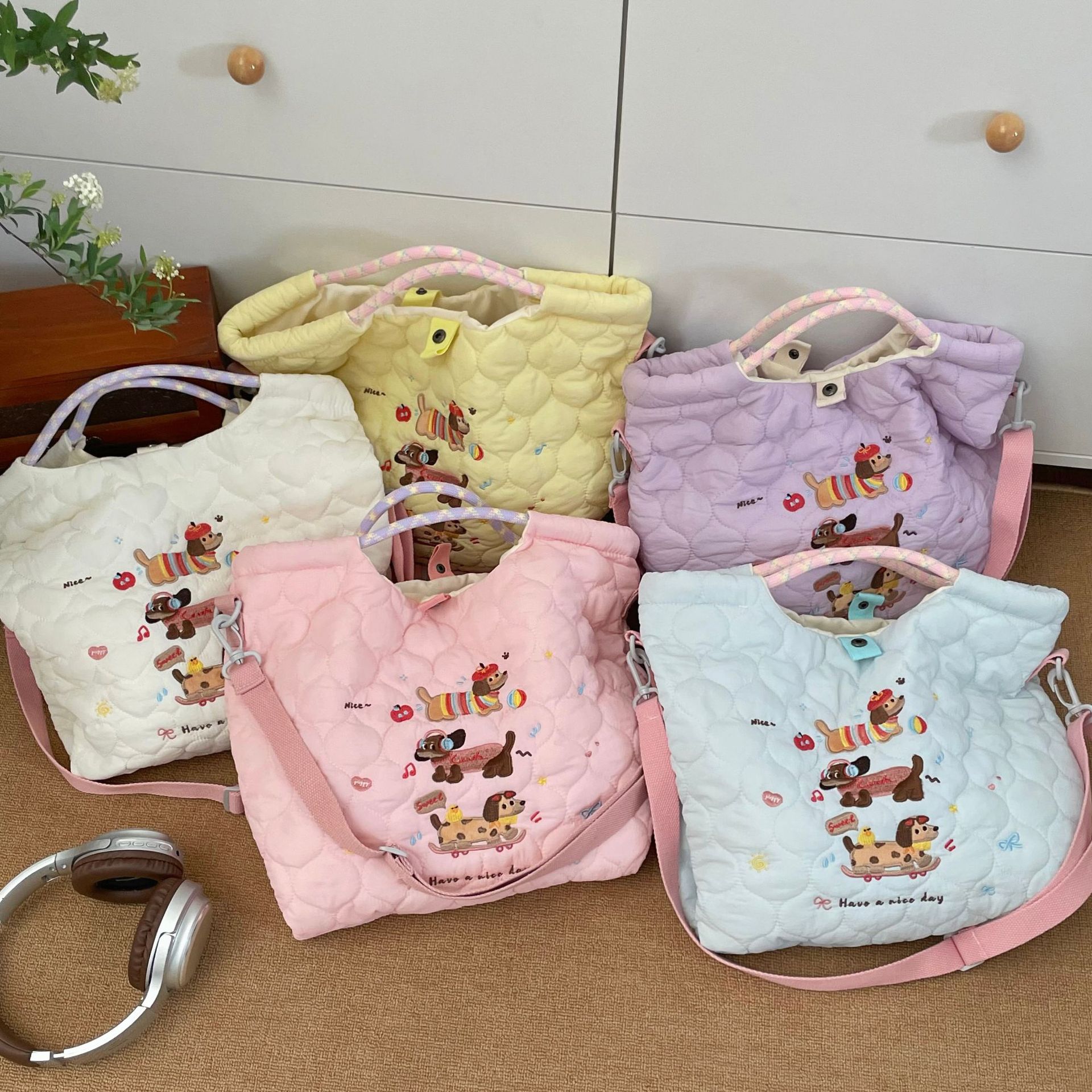 Cartoon-embroidered, soft and cute dog crossbody bag, large-capacity single-shoulder bag for spring travel, commuter bag and hand-held bag full figure