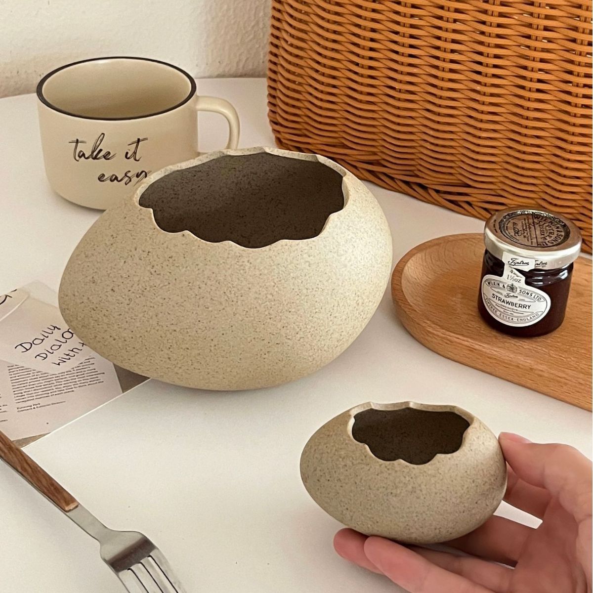 Creative eggshell-shaped tableware of the same style as Xiaohongshu, bird's nest, dessert bowl, cold drink, barbecue restaurant, instant noodle bowl and plate Item Picture