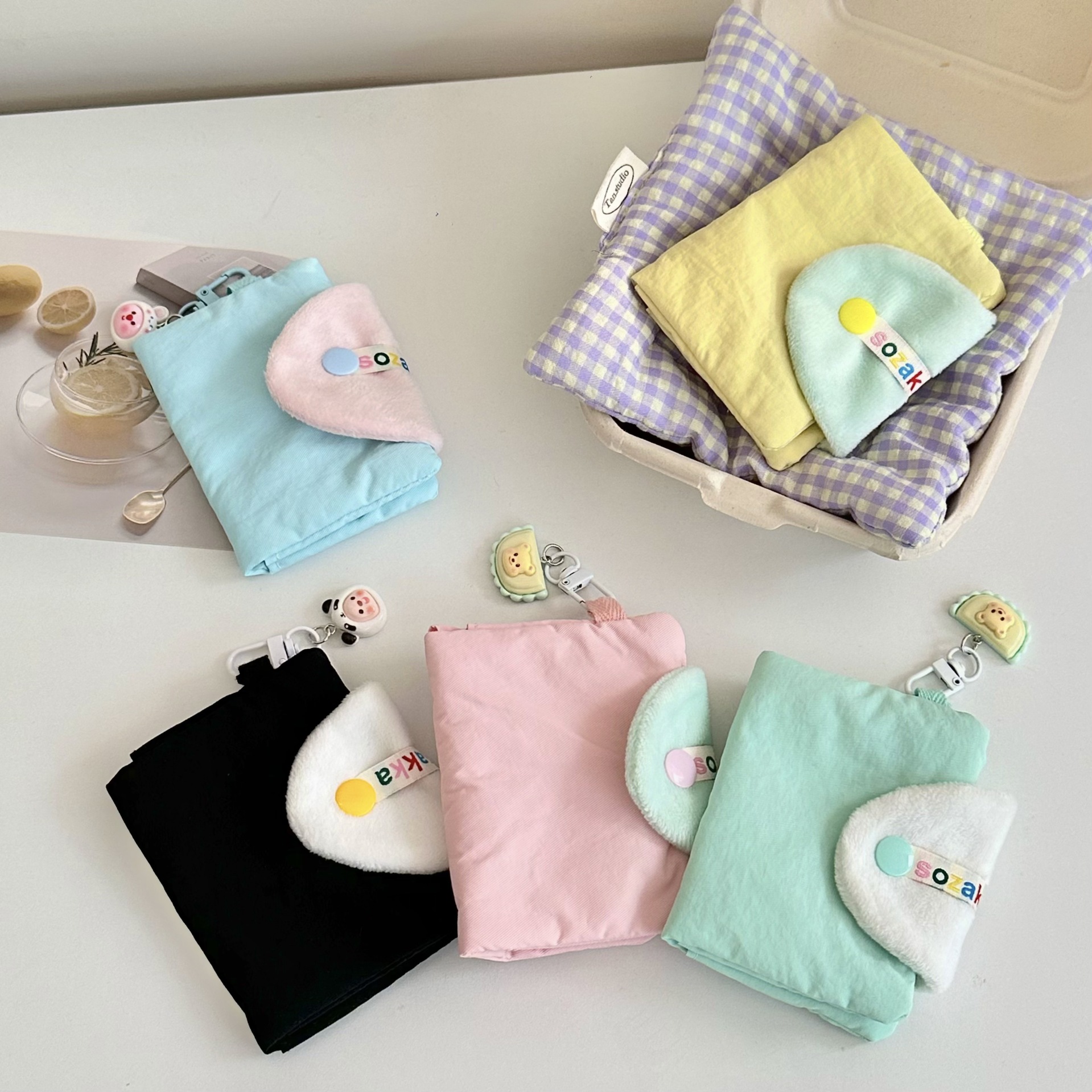 Macaron color-blocking coin purse, warm-toned women's fabric retro storage, coin, ID card, multi-layer card case, headphone case details Picture