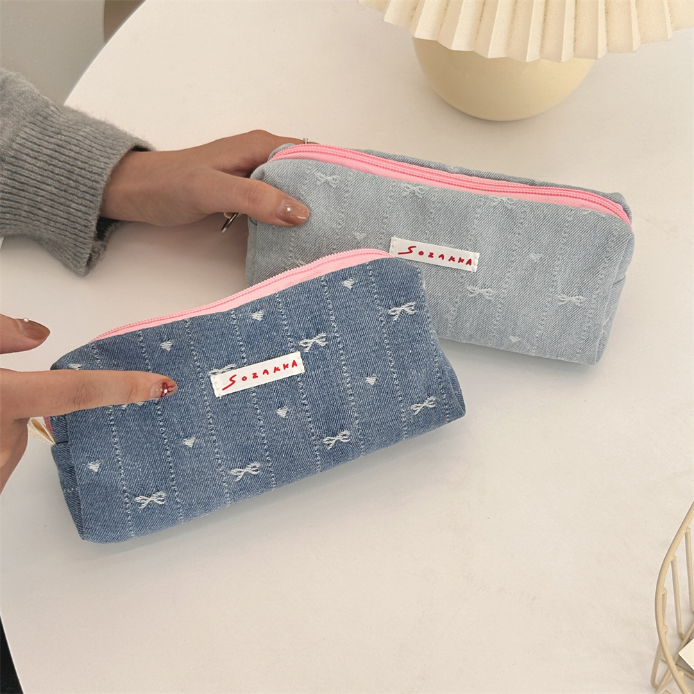 410113 New denim bow stationery pen case, loose change storage bag. Students can carry the bag together in a artistic way details Picture