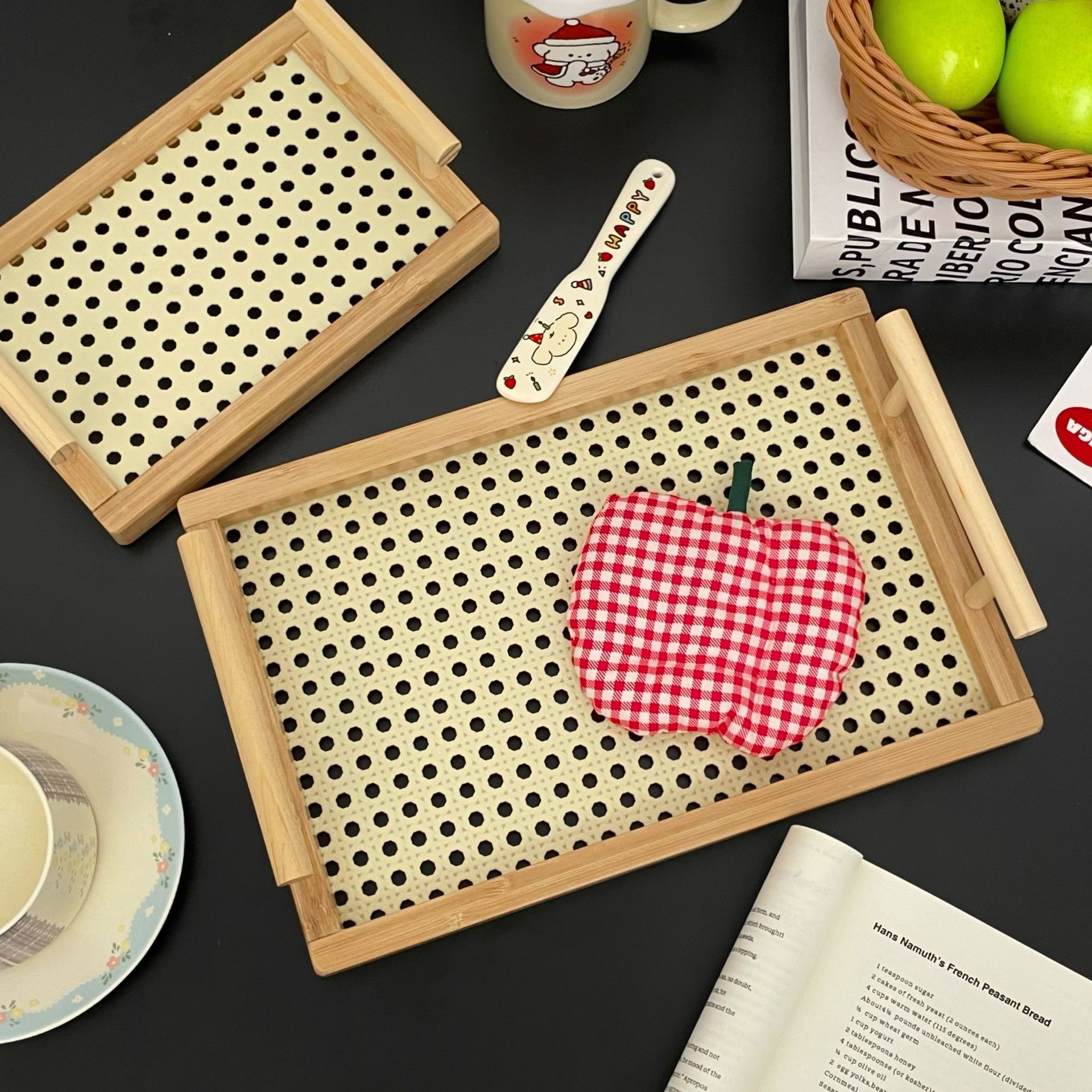 A rectangular wooden, retro rattan tray with a medieval style for storing snacks, tea and snack plates, cups, shelves and hand-held baskets Specification drawing