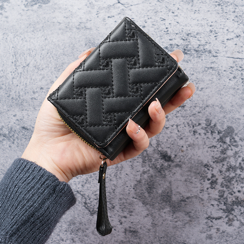 2025 New short women's wallet, simple embroidered heart-shaped PU, 30% off, card bag, multi-slot wallet wallet full figure