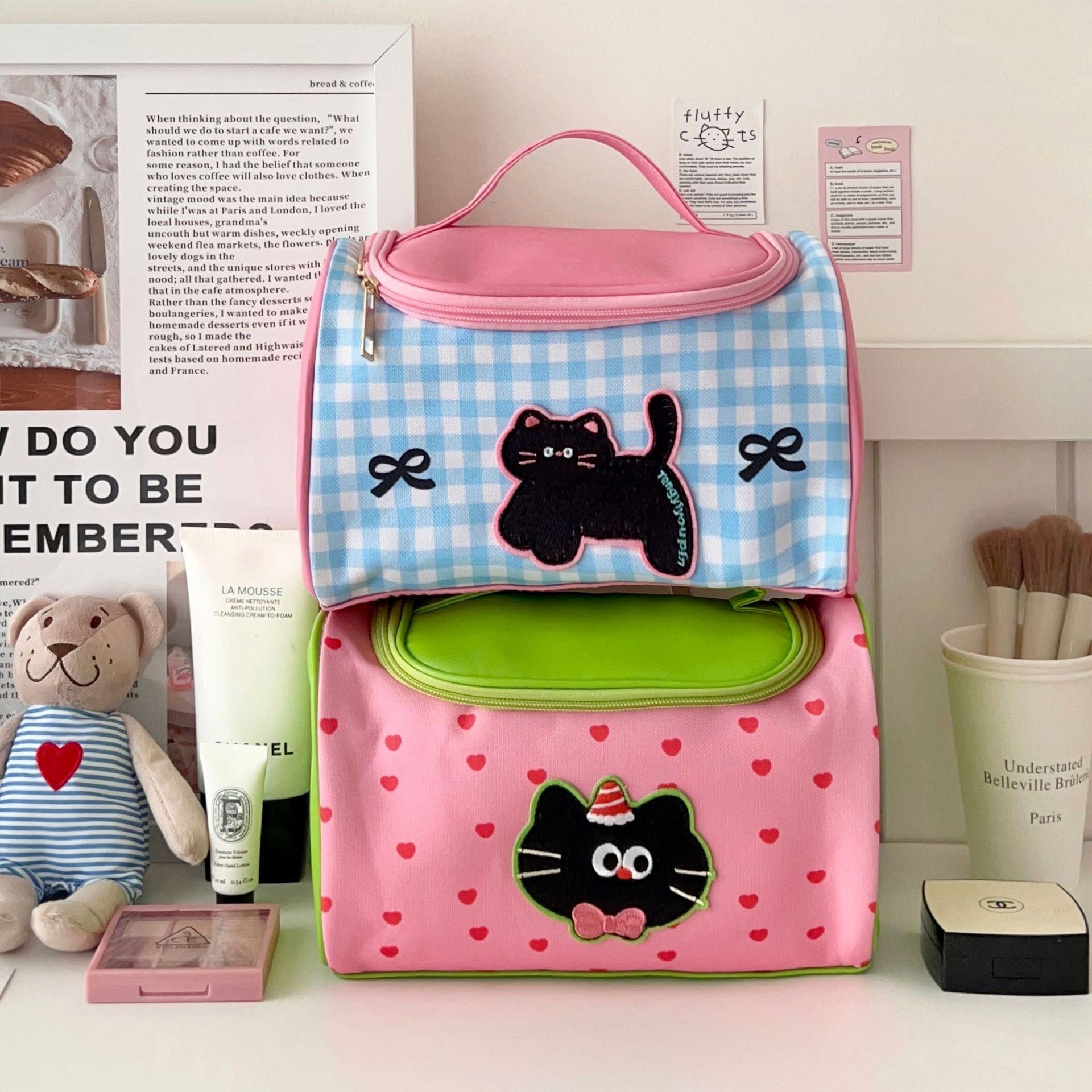 Girlish cat hand-held makeup bag, portable large-capacity cute cosmetics storage bag for women, travel toiletries bag full figure