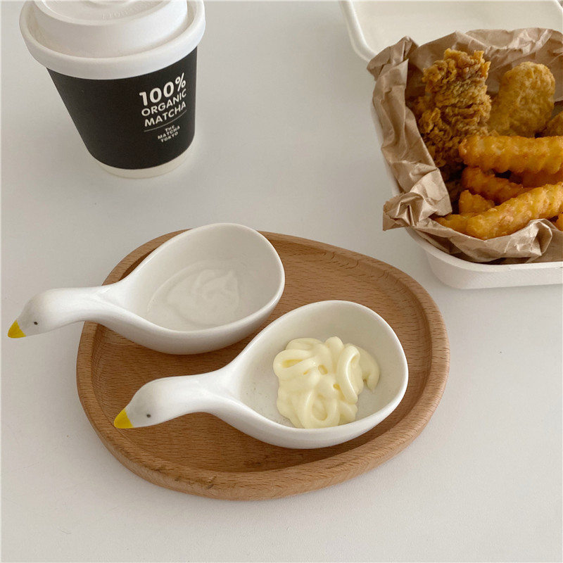 Cute little duck dipping sauce plate, InS-style creative three-dimensional ceramic small plate, cartoon seasoning plate, tomato sauce plate, vinegar plate Application Scenario