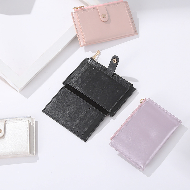 The new 2021 women's wallet is a short wallet with a cute and simple pearlescent design. It is a student coin purse with a niche design for women details Picture