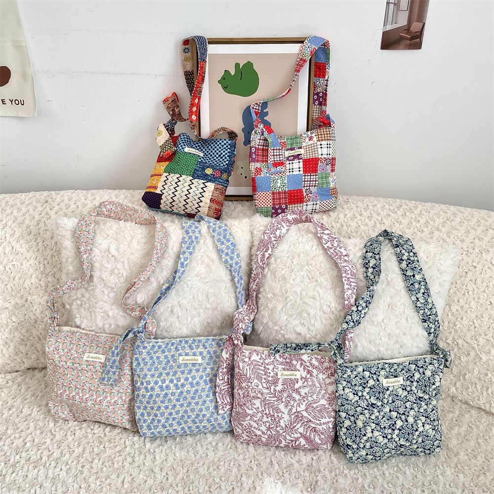 53164 2025 Floral canvas bag, single-shoulder crossbody bag, commuter bucket bag, Ethnic-style pattern underarm bag details Picture