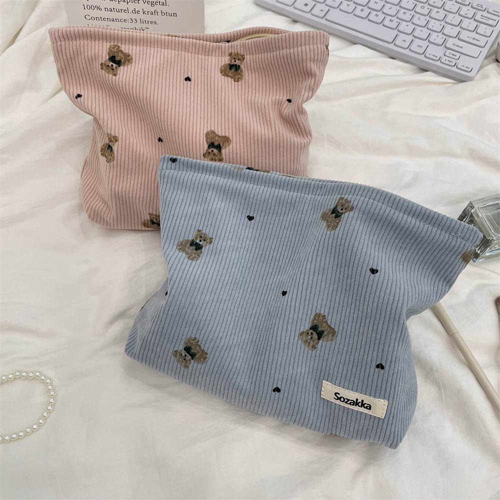 The 49192 copyrighted autumn and winter new cute bear corduroy cosmetic bag is now paired with a bag storage bag Specification drawing