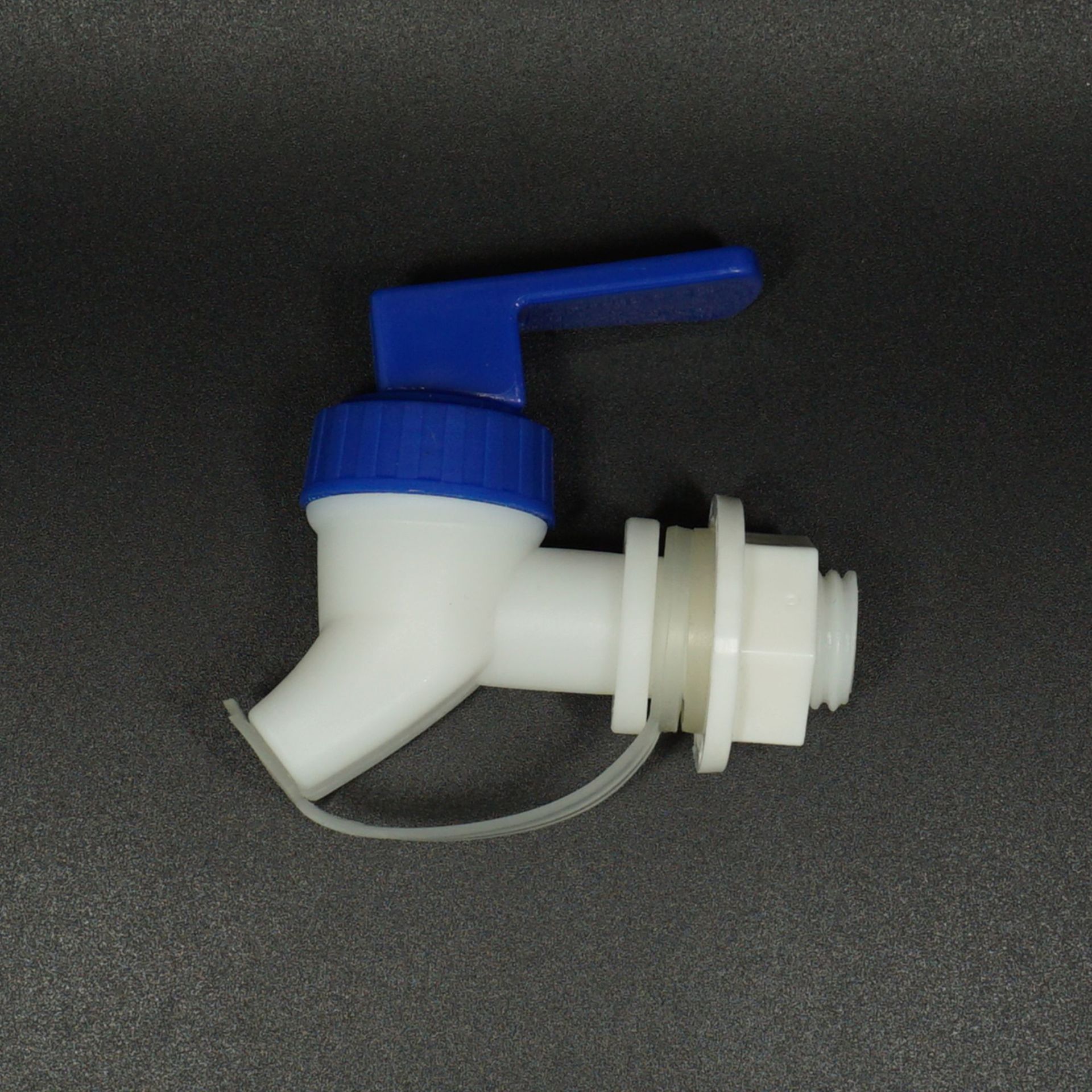Press-type wine bucket, ice water bottle, spout with dust cover, ice water bucket, juice bottle or can, faucet with dust plug Application Scenario
