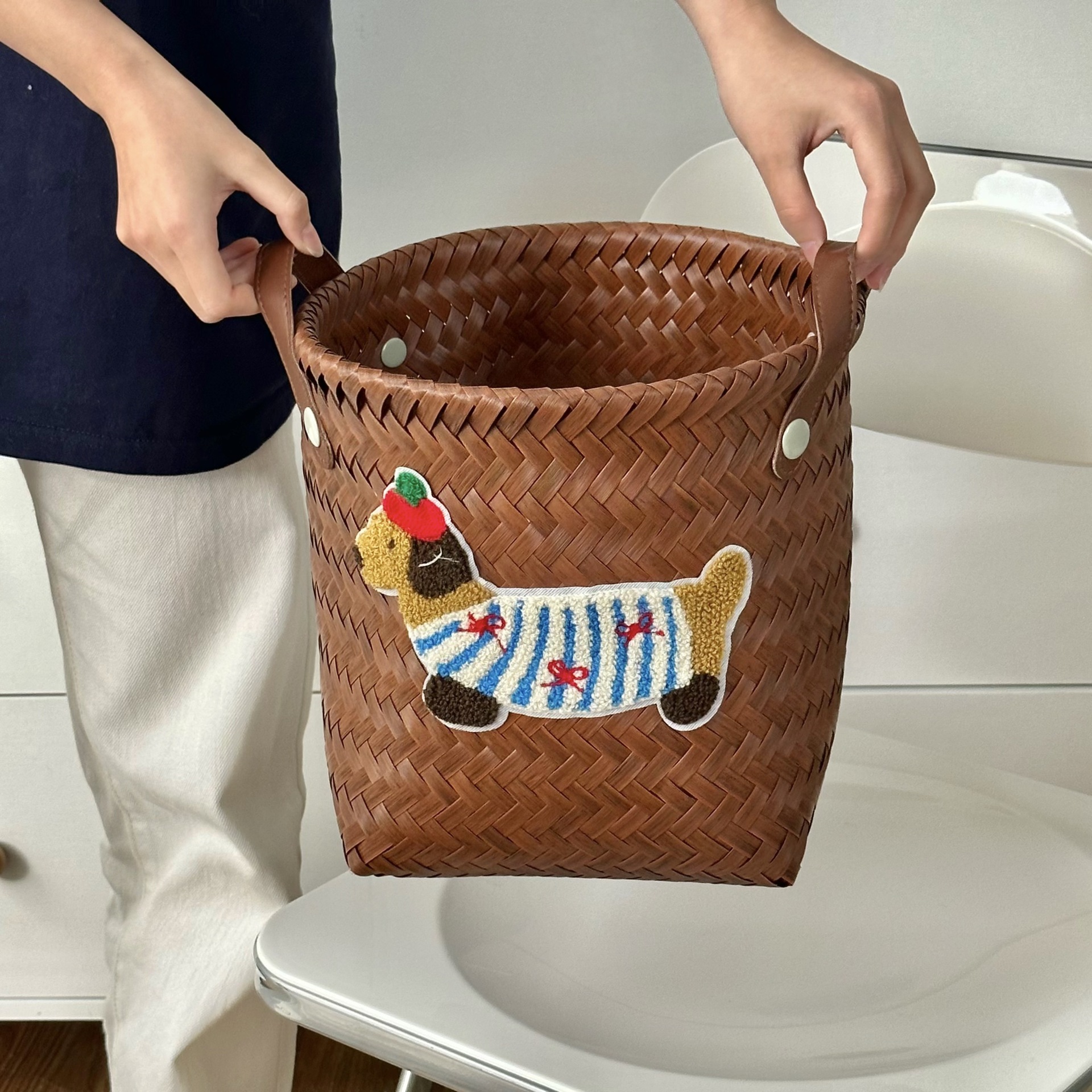 Chinese-style retro imitation rattan woven dirty clothes basket, large capacity at home, high appearance level cartoon miscellaneous items, underwear sorting basket, storage basket Application Scenario