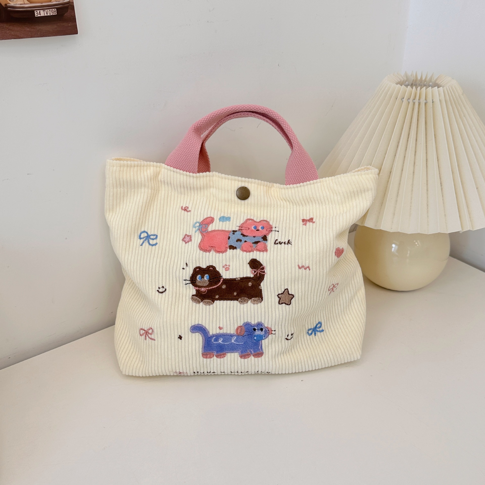 New 49241 fluffy cartoon hand-held commuter lunch bag, cute lunch box bag, corduroy embroidered hand-held bag Specification drawing
