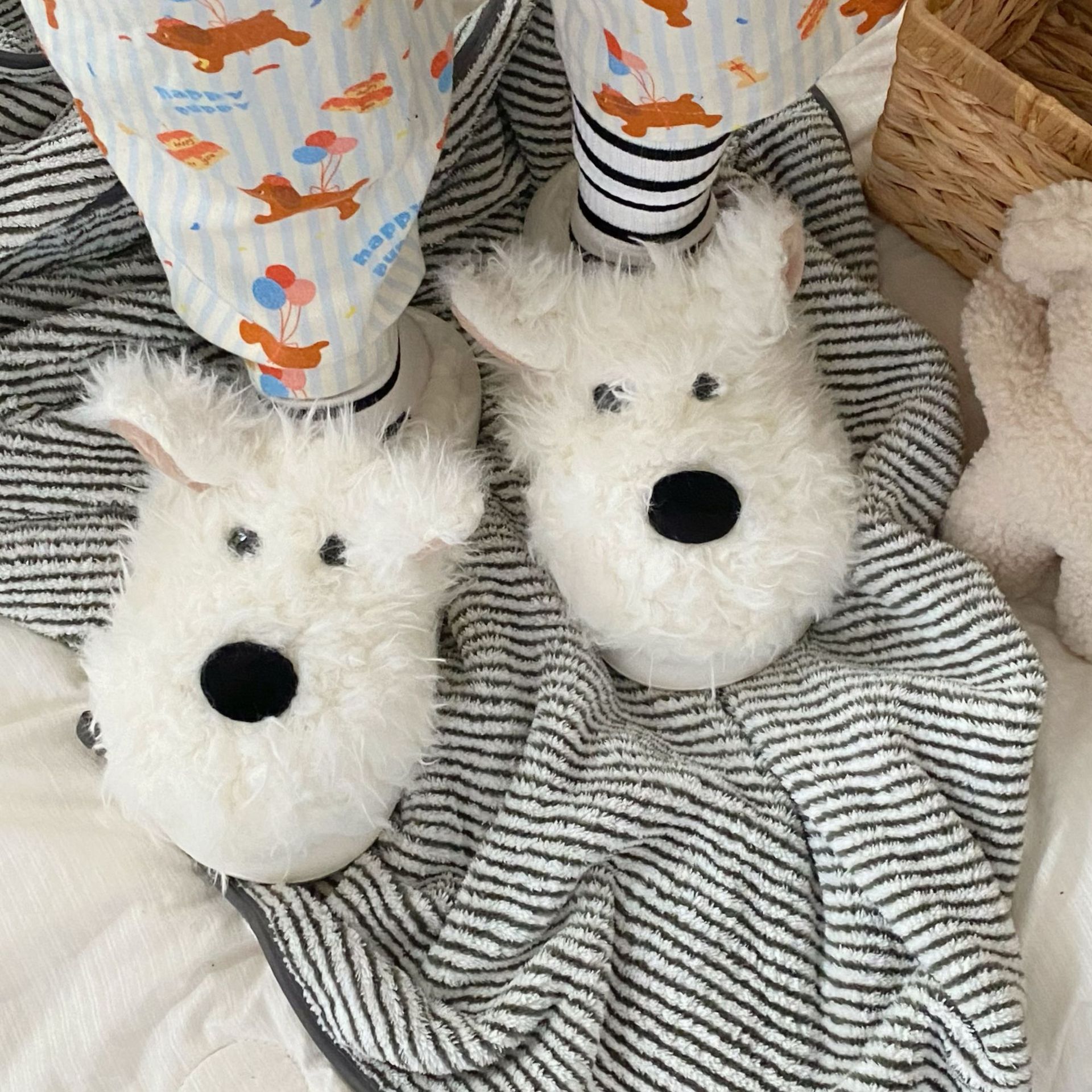 Cute cartoon furry slippers for women, new style 2024 autumn and winter, warm and anti-slip indoors, can be worn outside with a cotton toe cover Item Picture